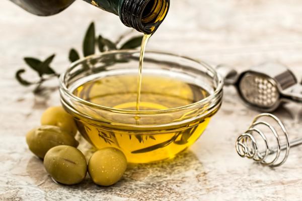 Zastosowania i zalety oliwy z oliwek dla psów - Właściwości oliwy z oliwek dla Twojego psa