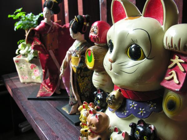 Chińska historia kota na szczęście - Maneki Neko - Symbolika Maneki Neko
